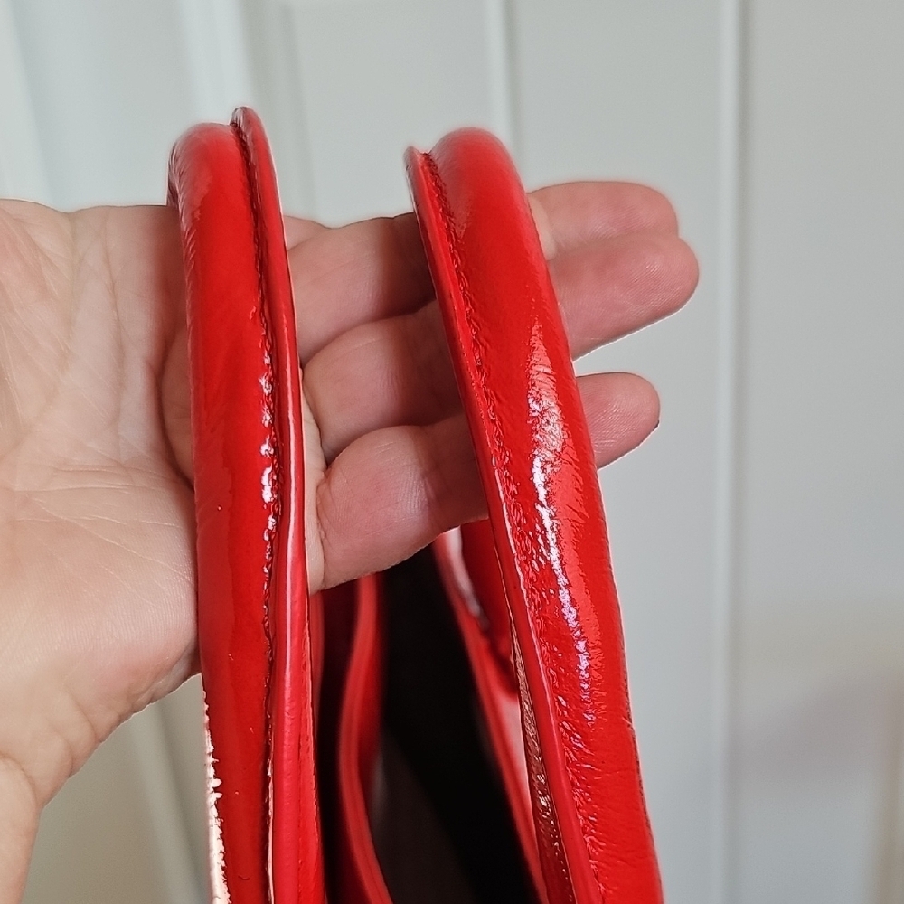 Kate Spade NWOT Fanfare Brette Scarlet Liquid Patent 2-Way Bag Storybook Lining - Picture 7 of 13